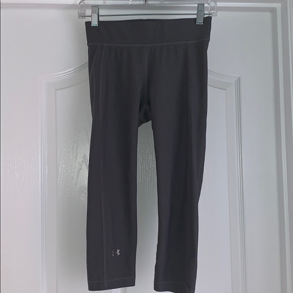 Women’s Gray Under Armour Cropped Leggings - Picture 1 of 4